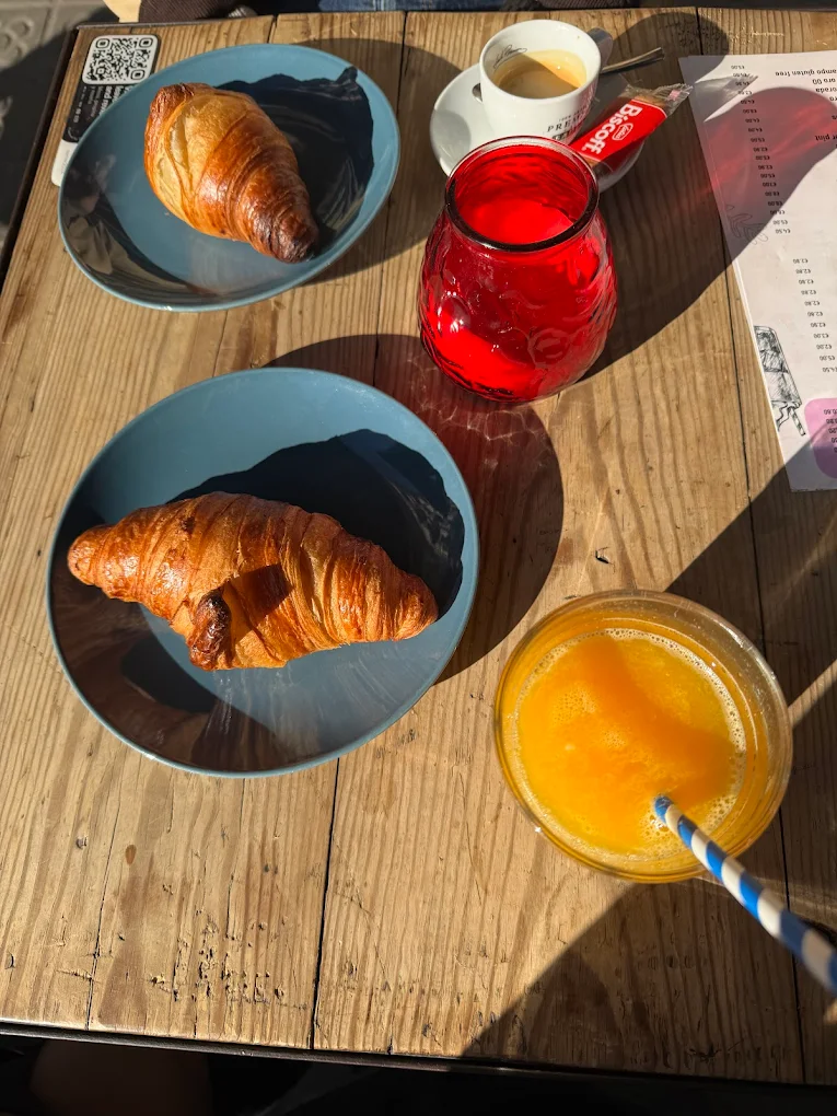 Croisant y zumo